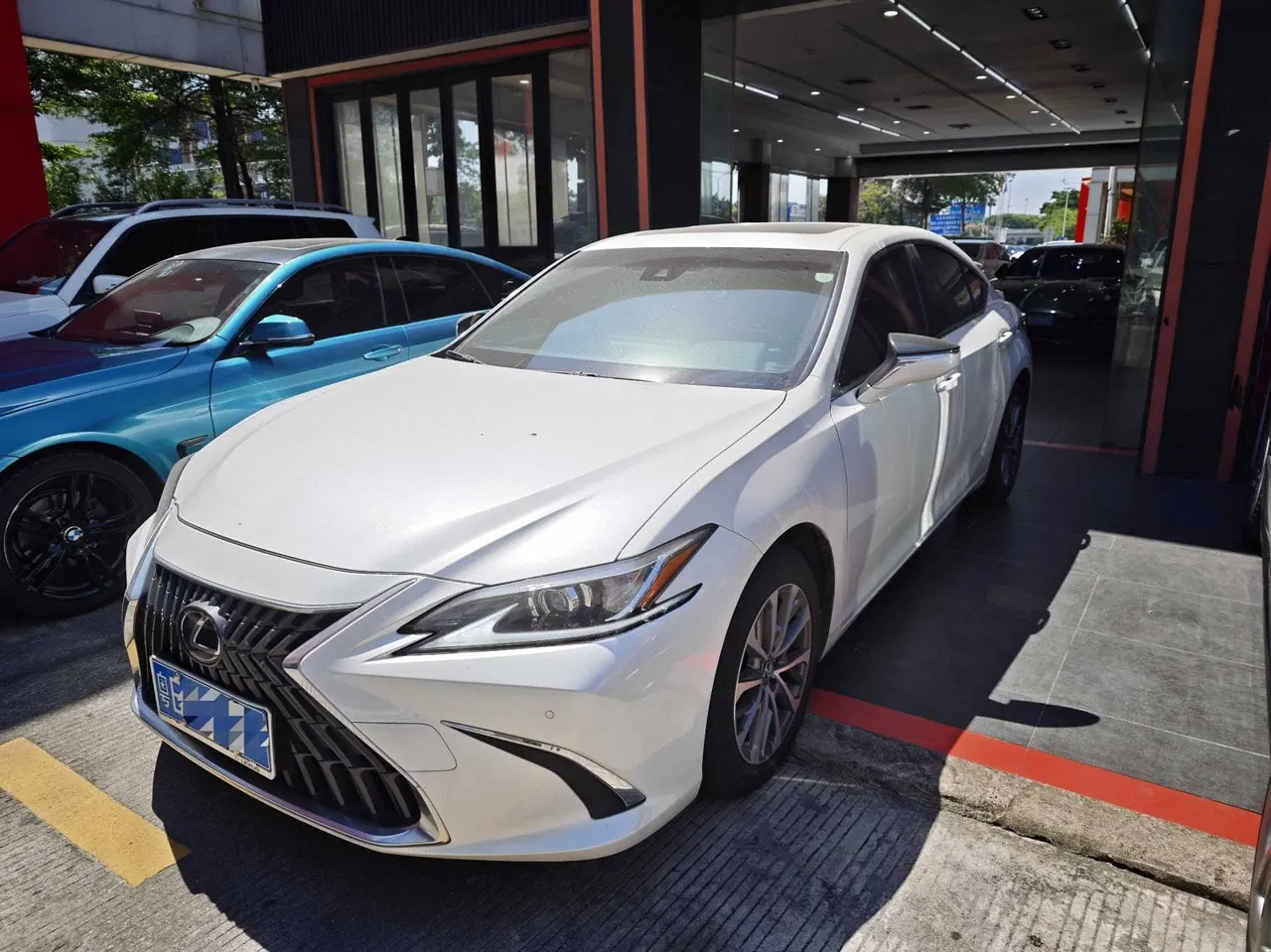 打开图片灯箱:Lexus ES (Imported) 2023 ES200 2.0 Stepless Premium Edition Automatic Gear