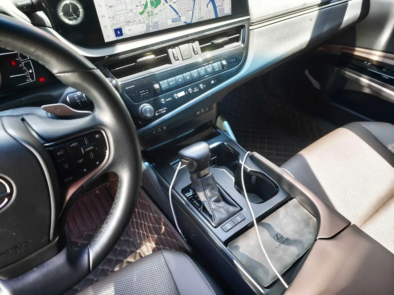 Lexus ES (Imported) 2023 ES200 2.0 Stepless Premium Edition Automatic Gear 6