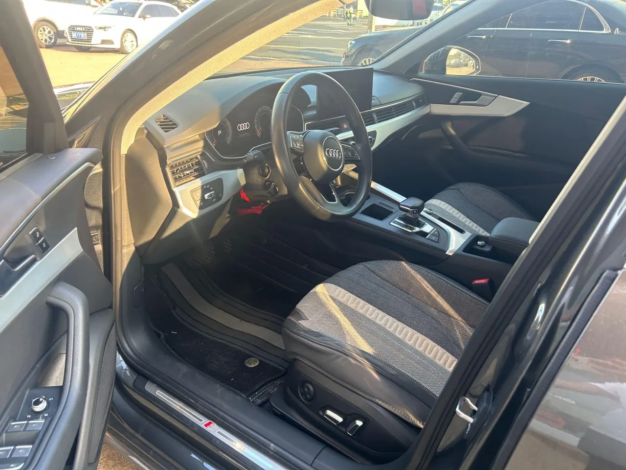 Audi 2024 A4L 2.0TFSI 40TFSI Fashion Dynamic Automatic 2