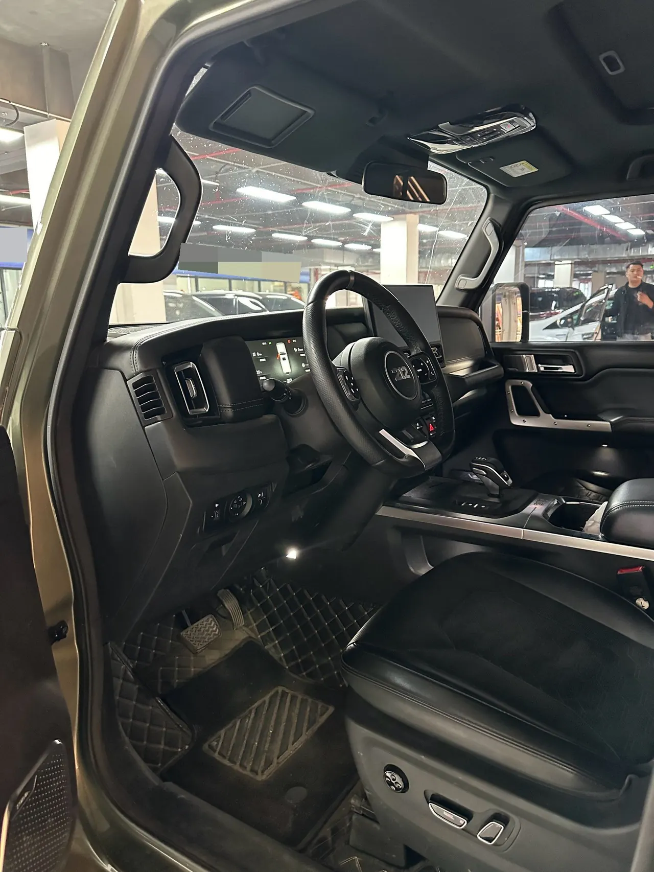 212 2024 T01 2.0T Explorer Automatic 3