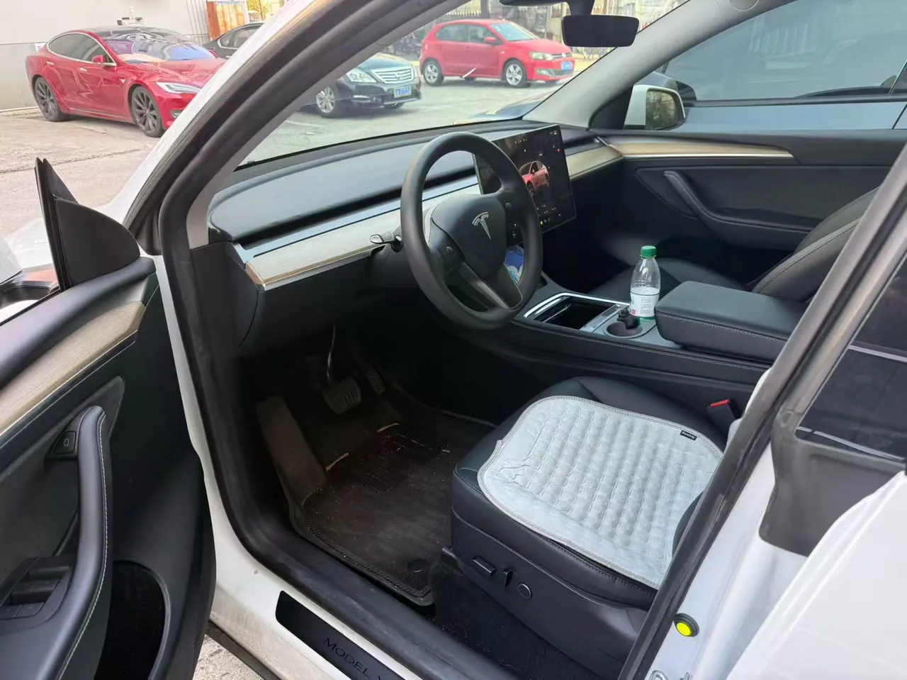 Tesla 2022 Model Y rear-wheel drive version (facelift) automatic gear 2