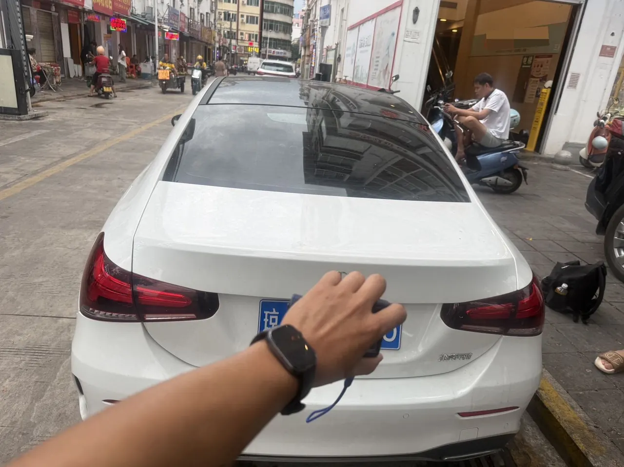 Mercedes Benz Class A 2022 A 200 L 1.3T Fashion (Change 3) Automatic 4