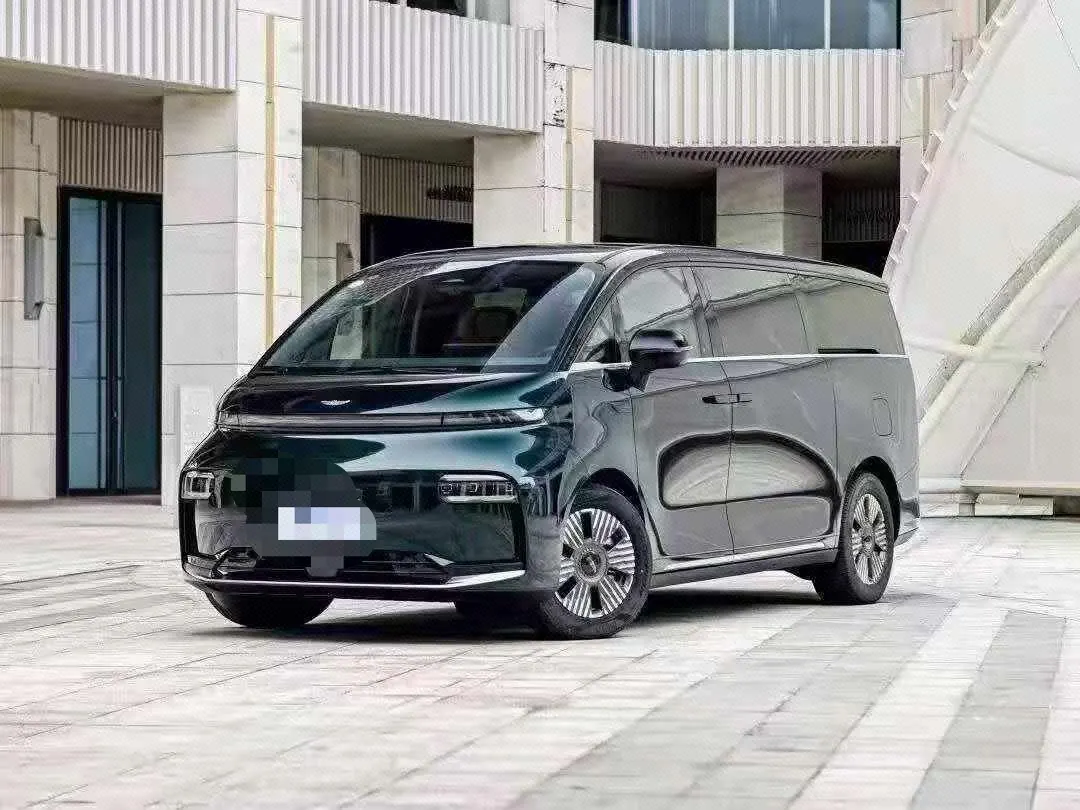 Открыть галерею: LEVC 2024 L 380 140 6-seat 4-wheel drive Ultra automatic gear