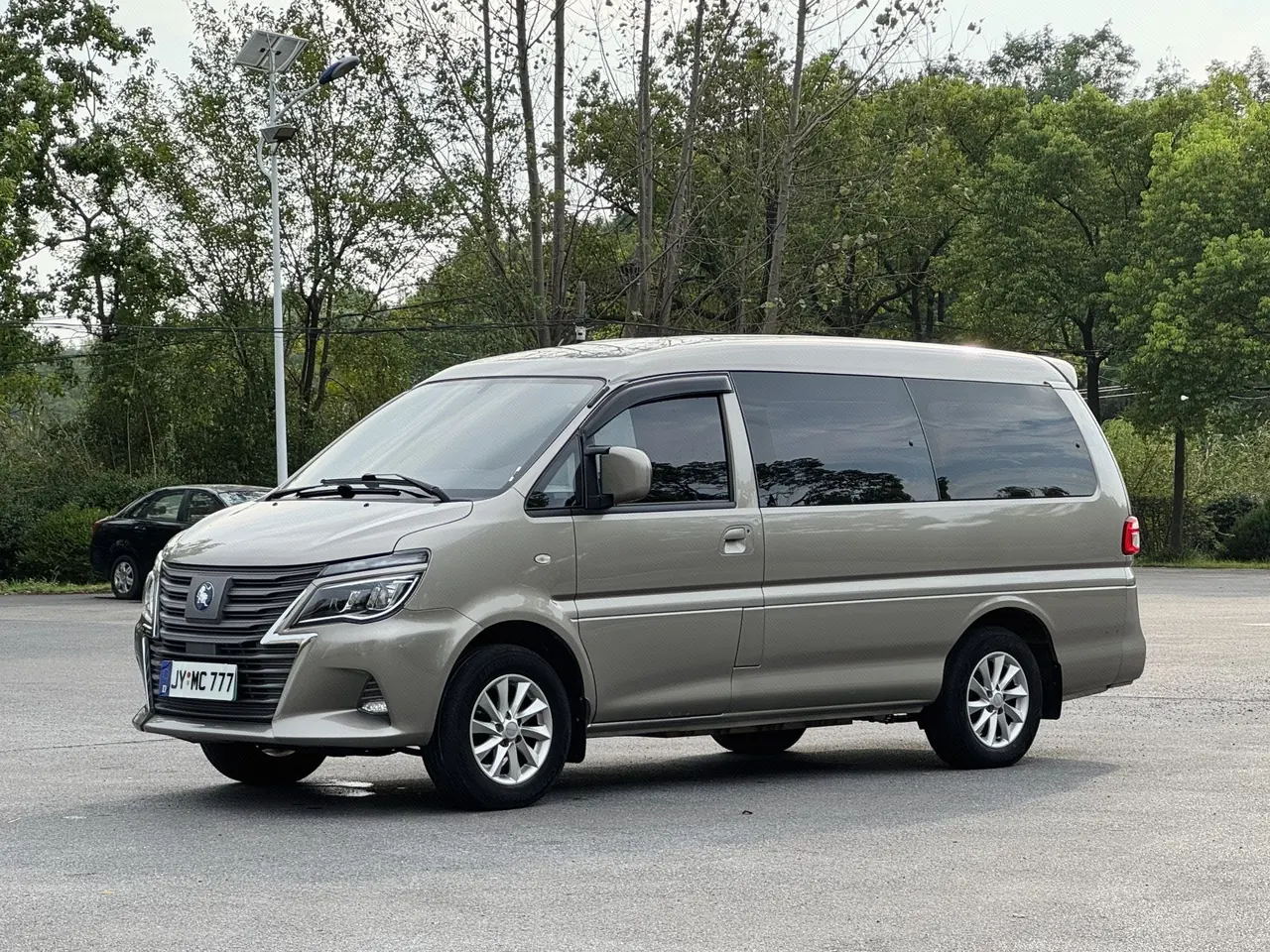 Fengxing Lingzhi M5 New Energy 2022 Lingzhi EV Ordinary Deluxe 7-seat Automatic Gear - View 1