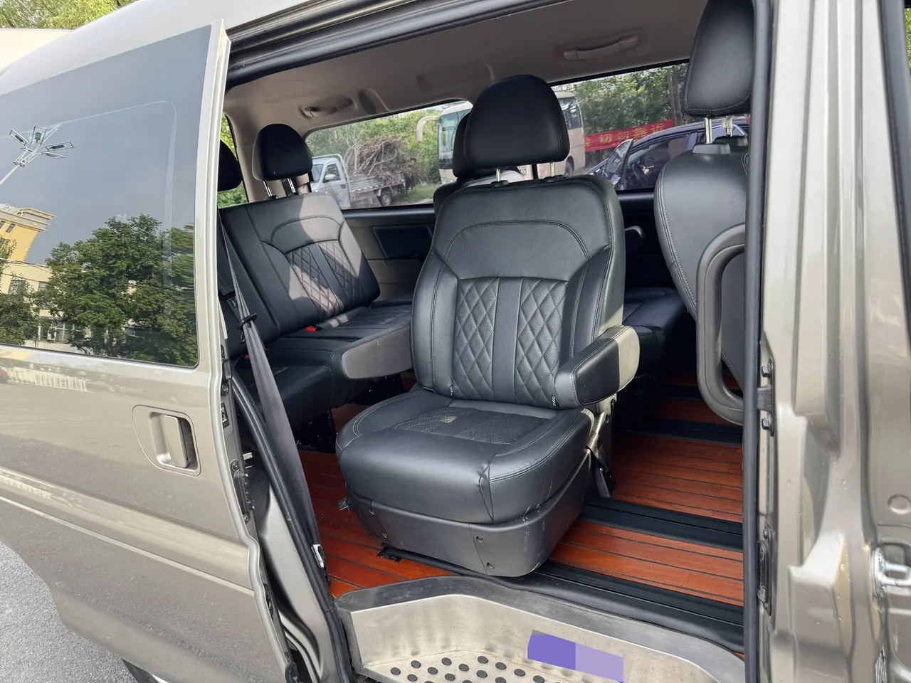 Fengxing Lingzhi M5 New Energy 2022 Lingzhi EV Ordinary Deluxe 7-seat Automatic Gear 10