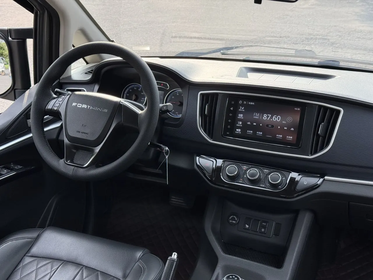 Fengxing Lingzhi M5 New Energy 2022 Lingzhi EV Ordinary Deluxe 7-seat Automatic Gear 12
