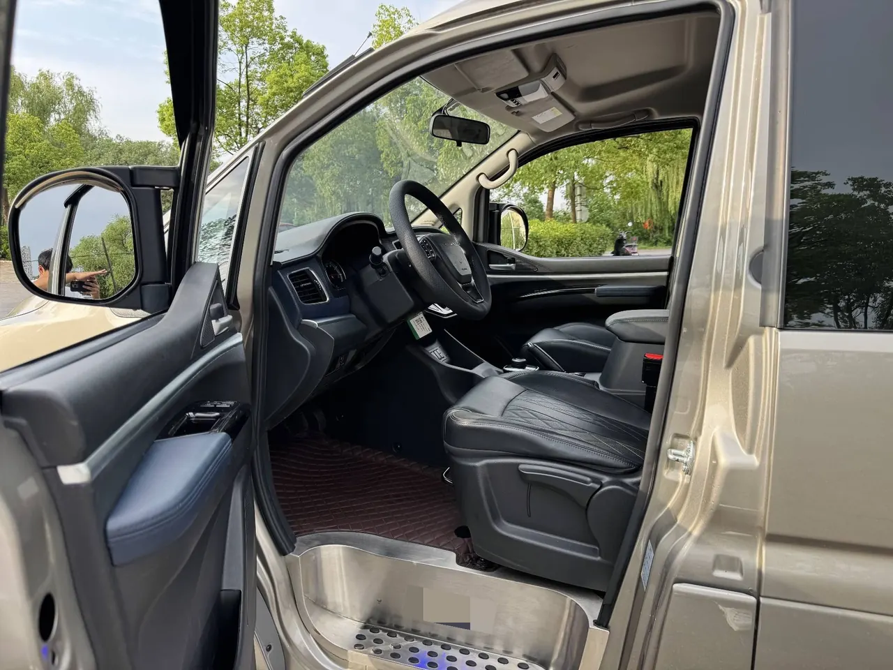 Fengxing Lingzhi M5 New Energy 2022 Lingzhi EV Ordinary Deluxe 7-seat Automatic Gear 7