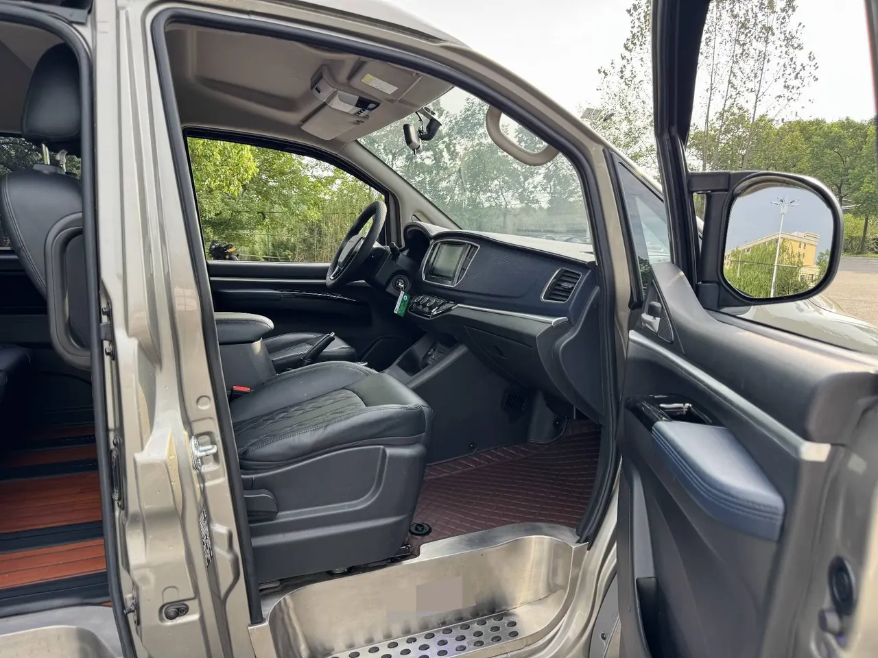 Fengxing Lingzhi M5 New Energy 2022 Lingzhi EV Ordinary Deluxe 7-seat Automatic Gear 8