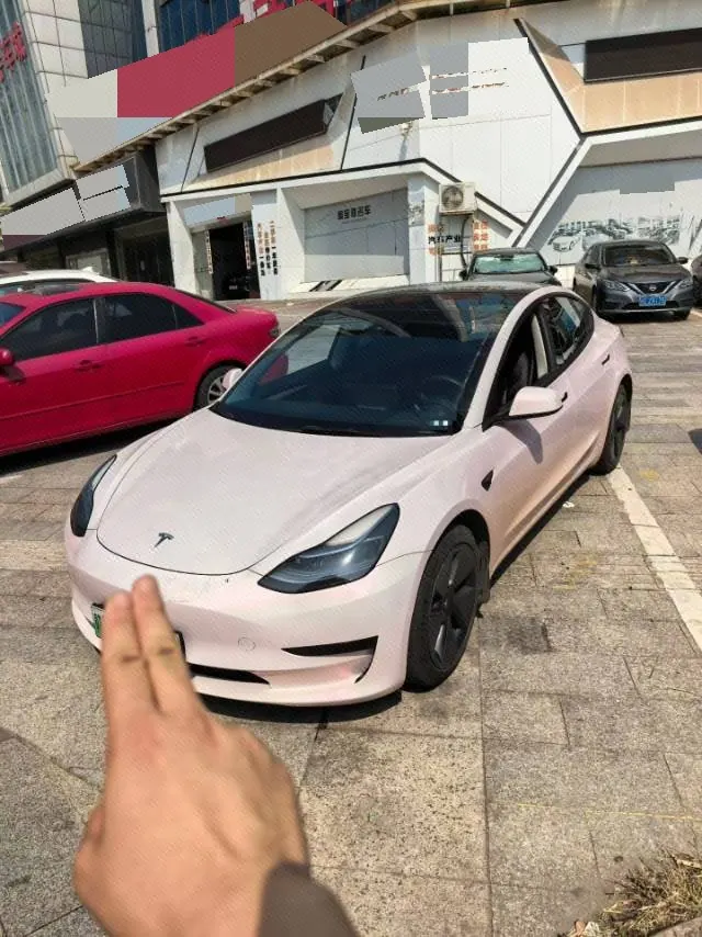 Open image lightbox: Tesla 2022 Model 3 rear-wheel drive version of automatic transmission