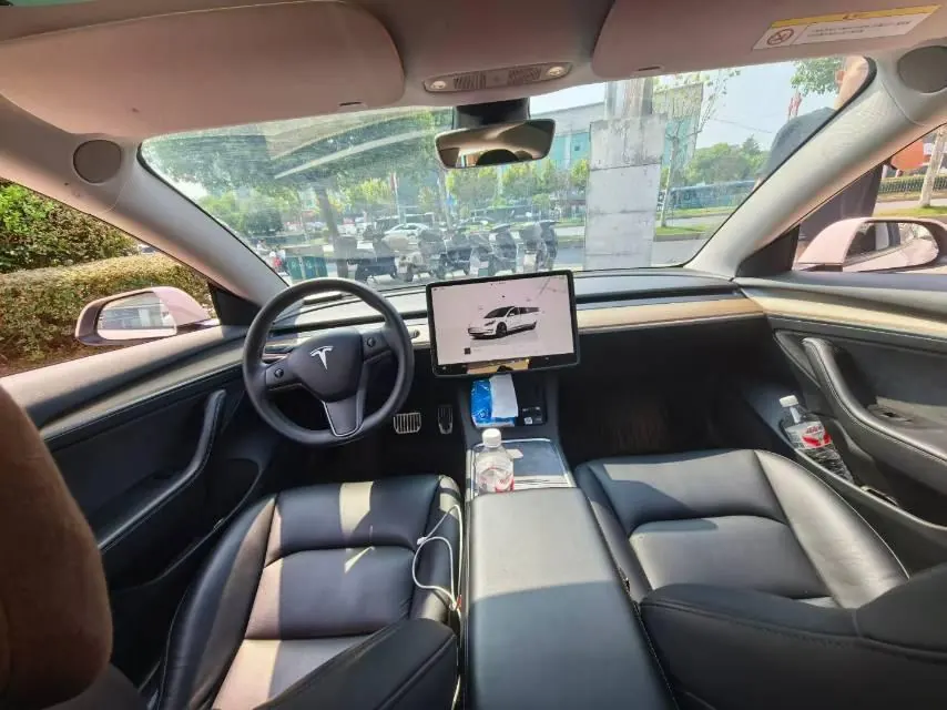 Tesla 2022 Model 3 rear-wheel drive version of automatic transmission 3