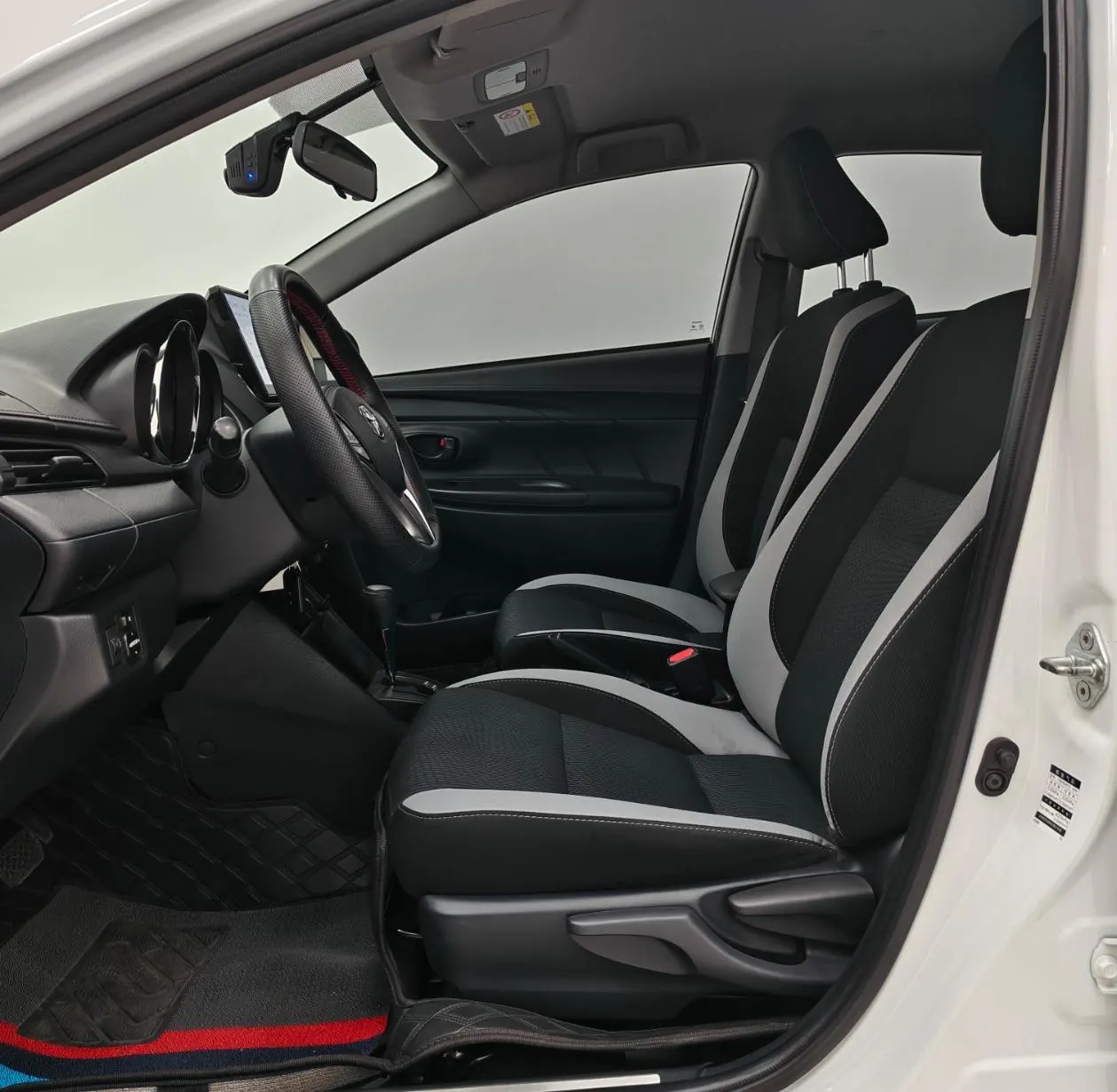 Toyota yaris 2022 YARiS L to dazzle 1.5 stepless leading PLUS version of automatic gear 4