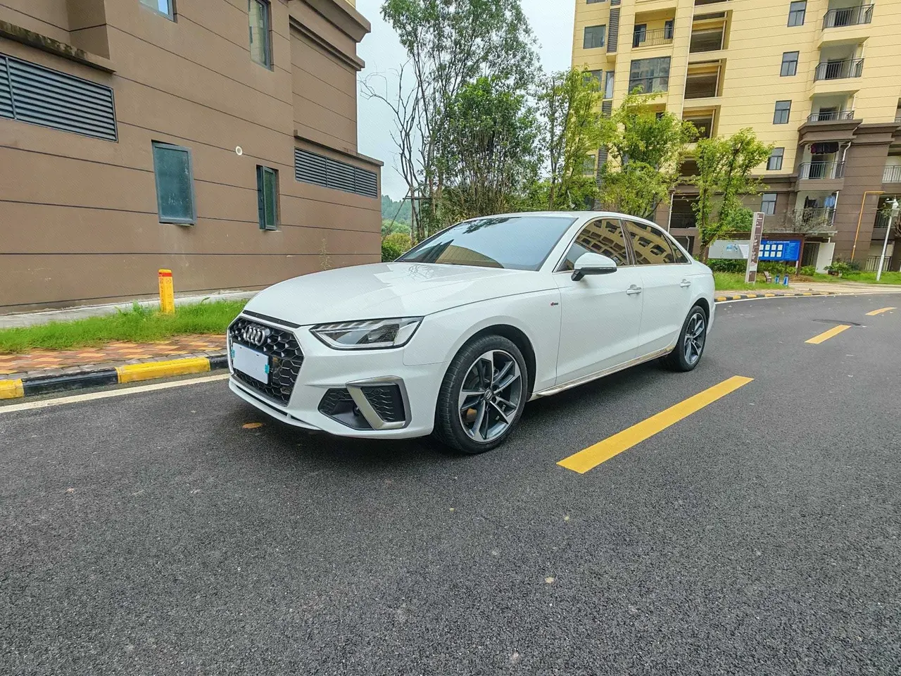 Open image lightbox: Audi 2020 A4L 2.0TFSI 40TFSI Fashion Dynamic Automatic