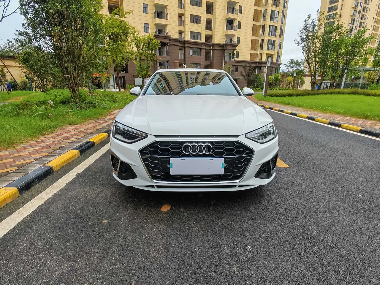 Audi 2020 A4L 2.0TFSI 40TFSI Fashion Dynamic Automatic 2