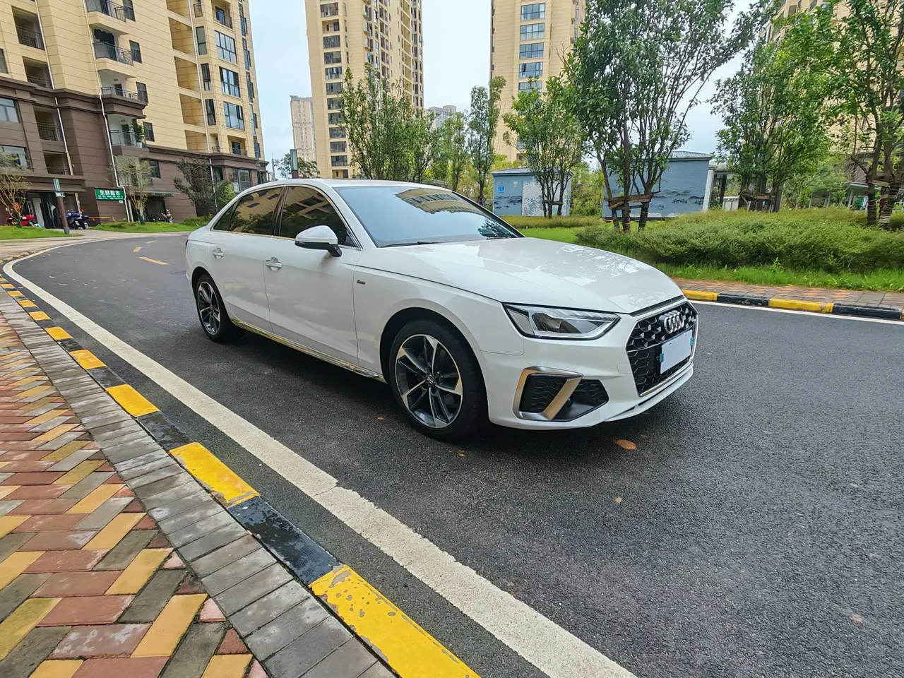 Audi 2020 A4L 2.0TFSI 40TFSI Fashion Dynamic Automatic 3