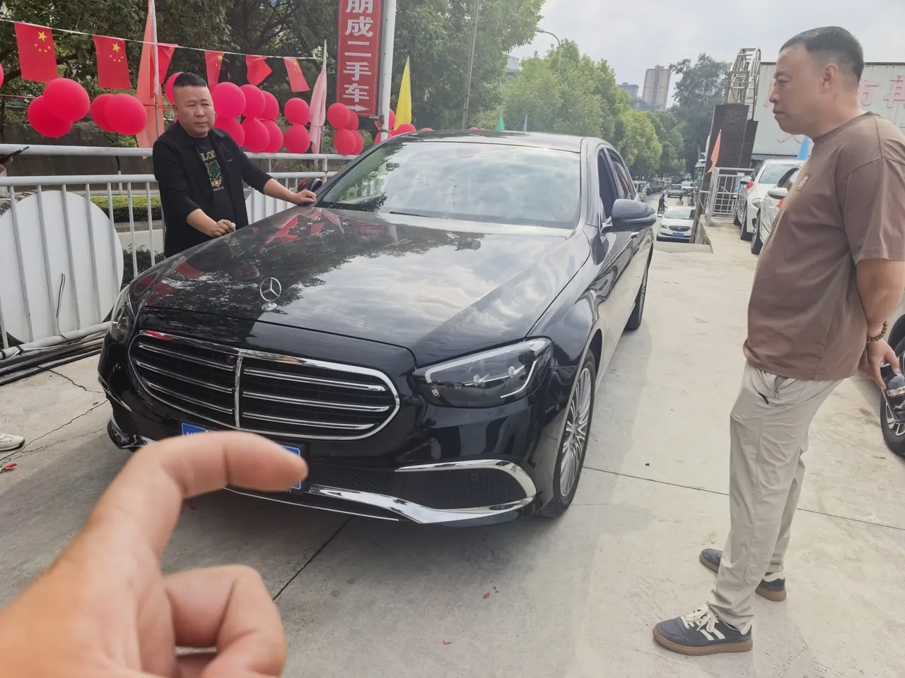 Открыть галерею: Mercedes Benz E-Class 2022 E 300 L 2.0T Fashion Automatic Gear