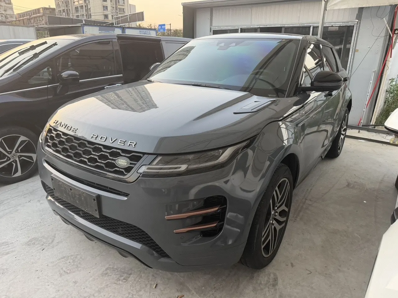Открыть галерею: Land Rover 2020 Range Rover Aurora 48V 2.0T 249PS R-DYNAMIC SE Sports Technology Edition Automatic Gear