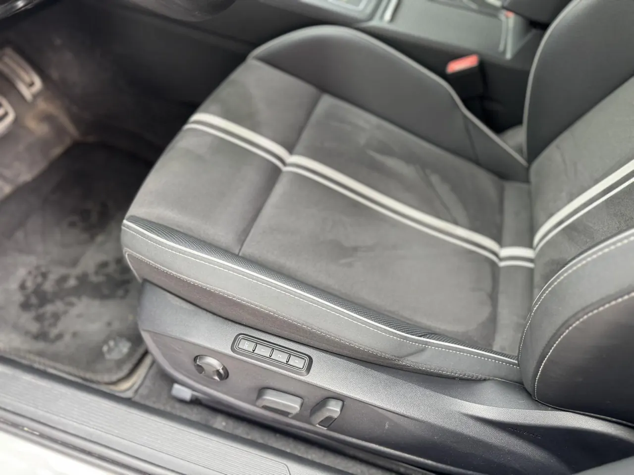 Volkswagen 2023 Golf 8 R-Line 1.4TSI 280TSI Lite Automatic 9