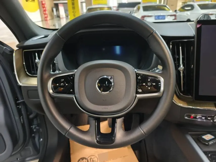 Volvo 2026 XC60 48V 2.0T B5 4WD Zhiyuan Sports Edition Automatic Gear 6