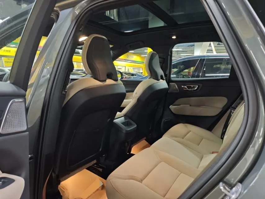 Volvo 2026 XC60 48V 2.0T B5 4WD Zhiyuan Sports Edition Automatic Gear 8