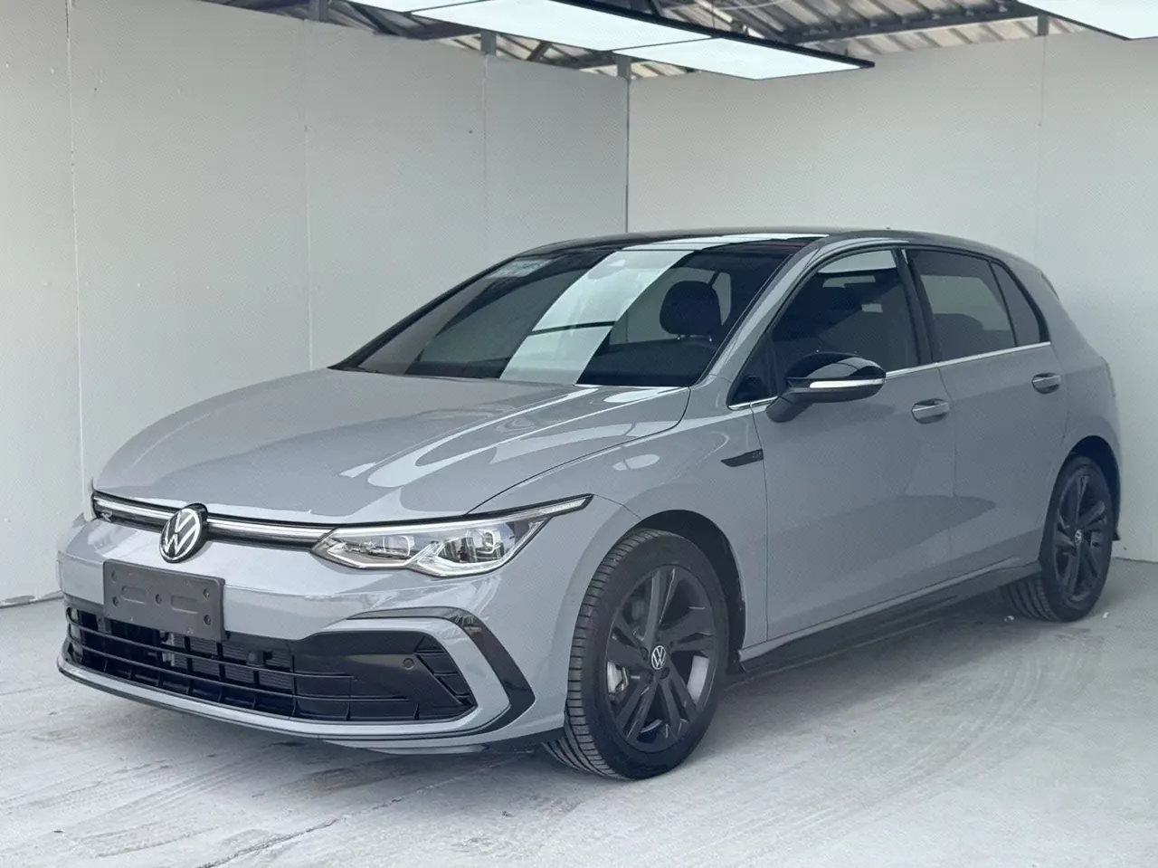 Открыть галерею: Volkswagen 2023 Golf 8 R-Line 1.4TSI 280TSI Lite Automatic