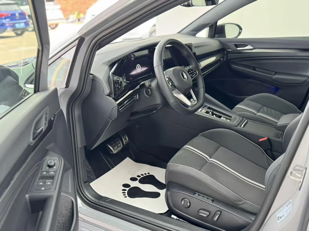 Volkswagen 2023 Golf 8 R-Line 1.4TSI 280TSI Lite Automatic 4