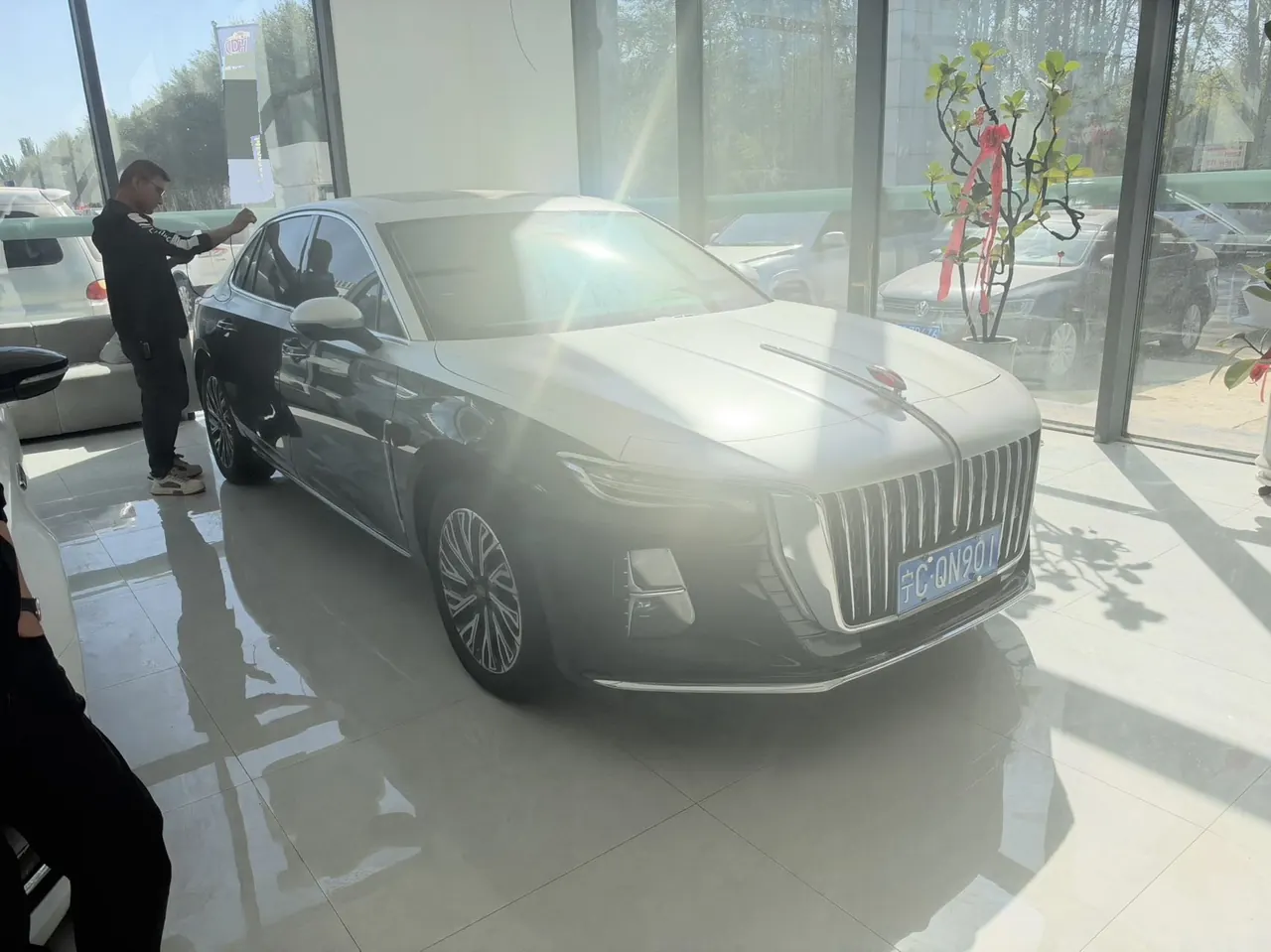 HongQi 2023 H5 2.0T Zhilian Flag Edition Automatic Gear 5