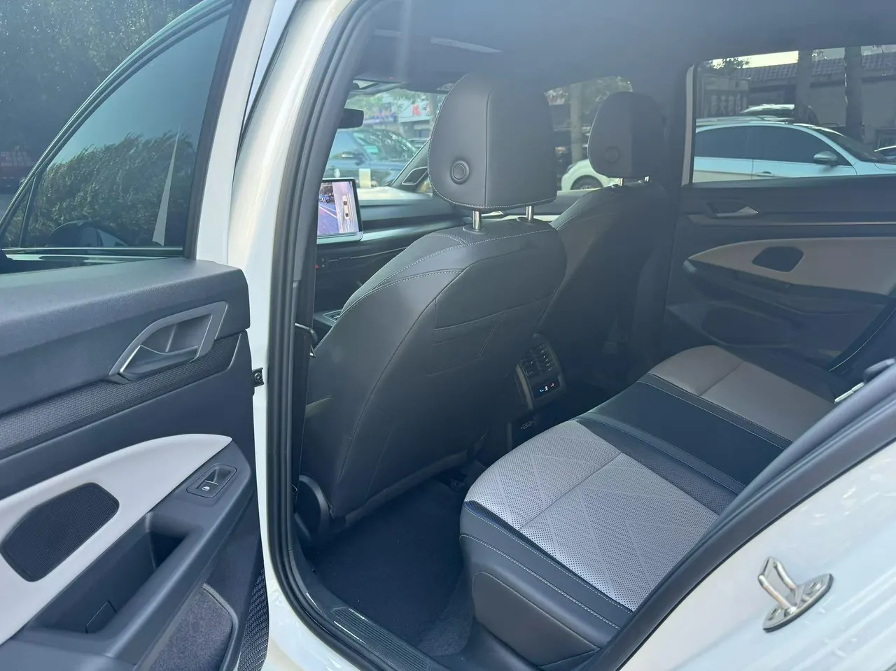Volkswagen 2023 Golf 8 R-Line 1.4TSI 280TSI (Modified) Automatic Gear 9