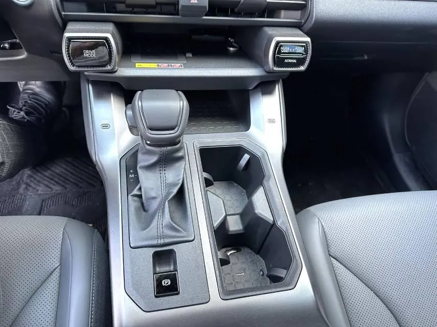 Toyota 2026 RAV4 Rongfang Double Engine 2.0 Stepless Two-Drive Deluxe Automatic Gear 6