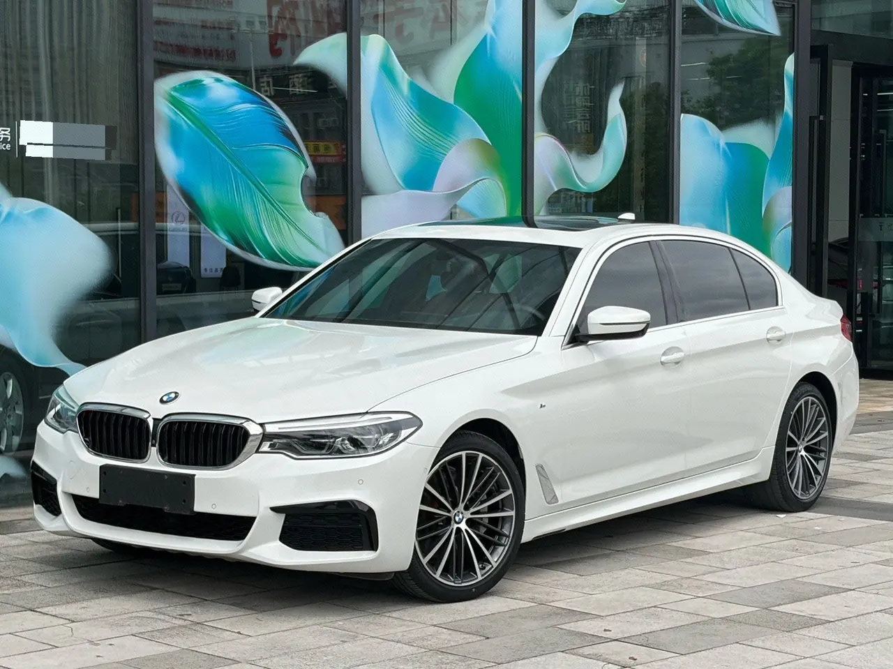Открыть галерею: BMW 5 Series 2020 530Li 2.0T Exclusive M Sports Suit Automatic Gear
