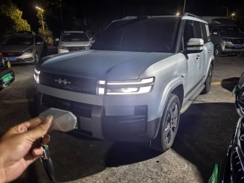 Open image lightbox: FangChengBao 2026 titanium 7 EV 675KM four-wheel drive flash version automatic gear
