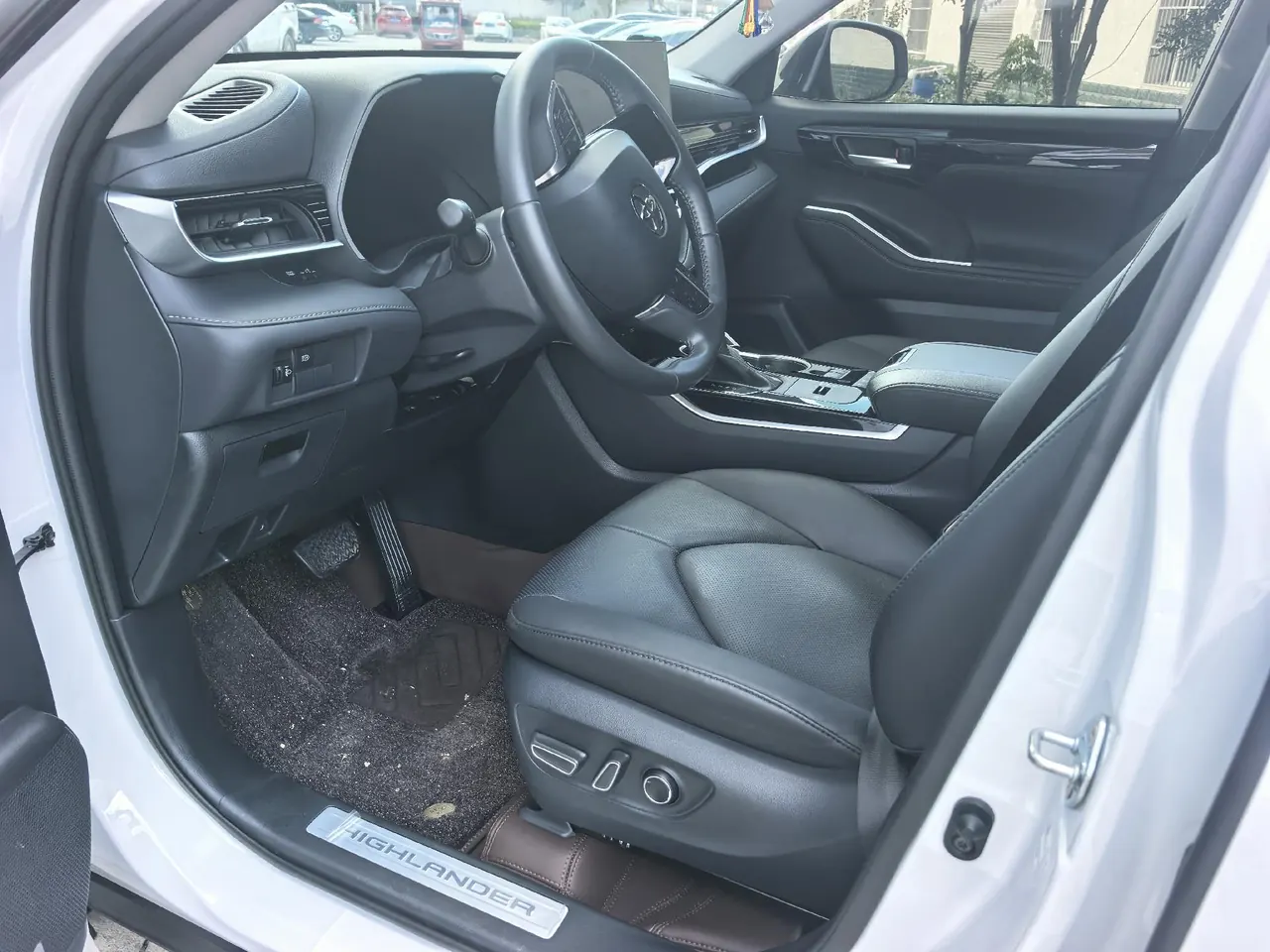 Open image lightbox: Toyota 2026 Highlander Dual Engine 2.5 Stepless Intelligent Electric Hybrid Four-wheel Drive Deluxe Edition 7-seat Automatic Transmission