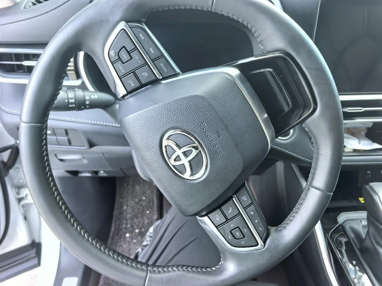 Toyota 2026 Highlander Dual Engine 2.5 Stepless Intelligent Electric Hybrid Four-wheel Drive Deluxe Edition 7-seat Automatic Transmission 3