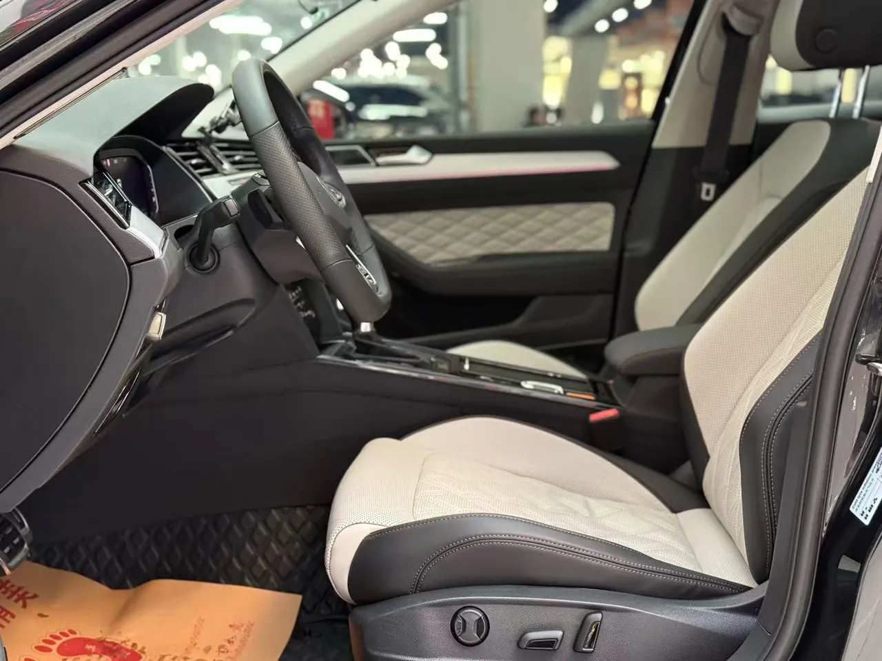 Volkswagen 2023 Magotan 2.0TSI 330TSI 2 million Commemorative Luxury Automatic Gear 3