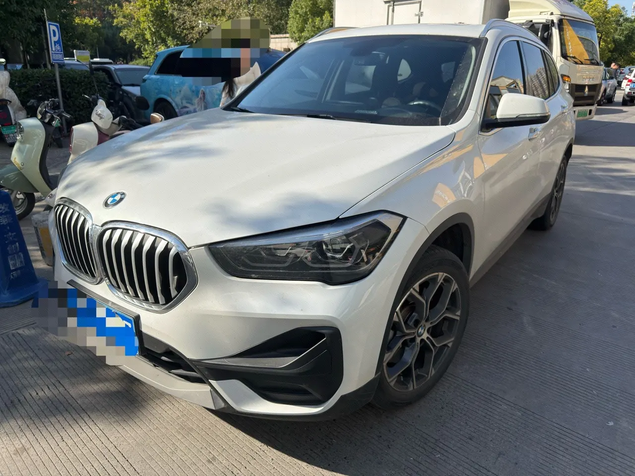 Открыть галерею: BMW 2022 X1 sDrive25Li 2.0T Leading Automatic Gear