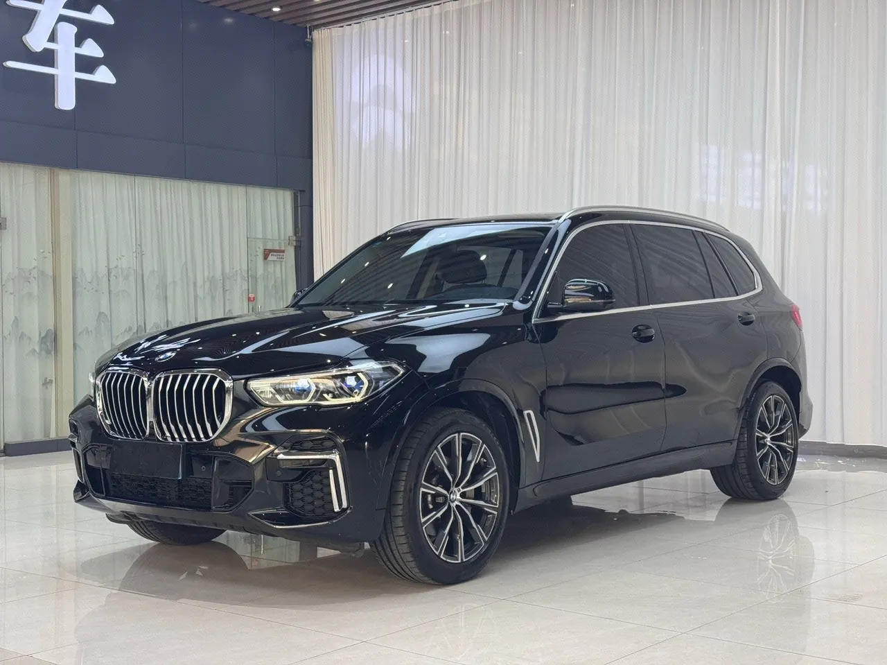 Open image lightbox: BMW 2022 X5 xDrive 30Li 2.0T exclusive m sports suit automatic gear