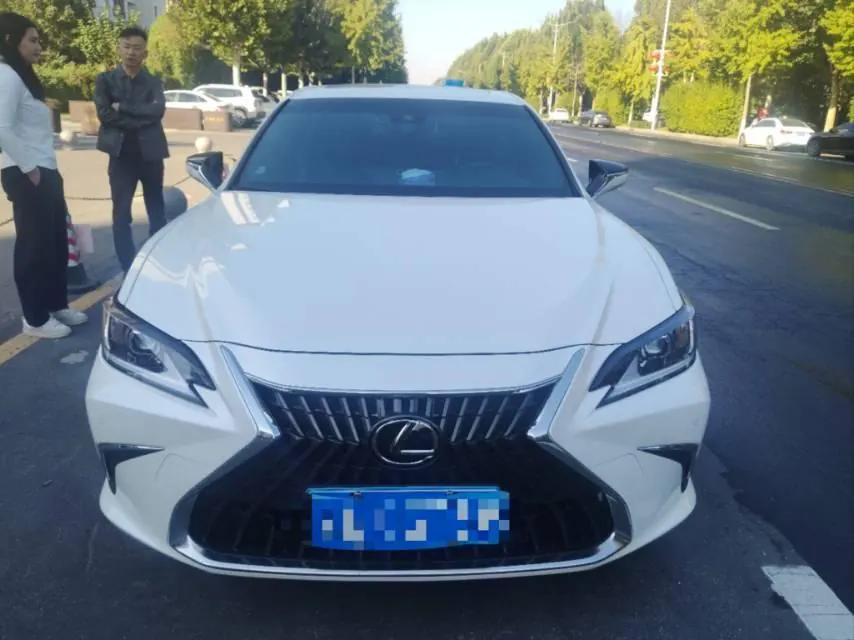 Lexus ES (Imported) 2023 ES200 2.0 Stepless Premium Edition Automatic Gear 2