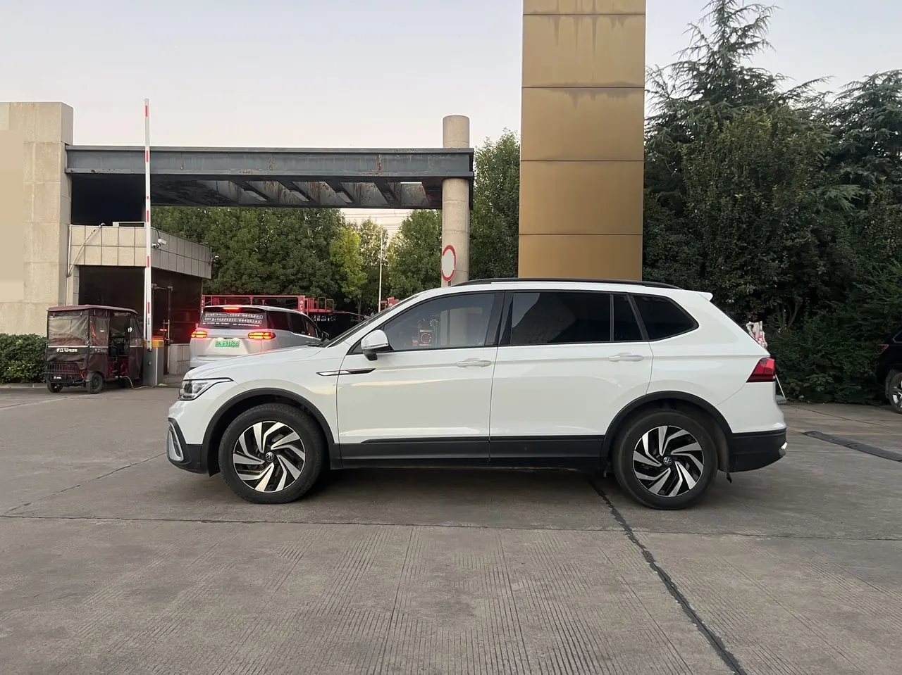 Volkswagen 2023 Tiguan L 2.0TSI 330TSI Two-Drive Comfortable Edition Automatic Gear 3