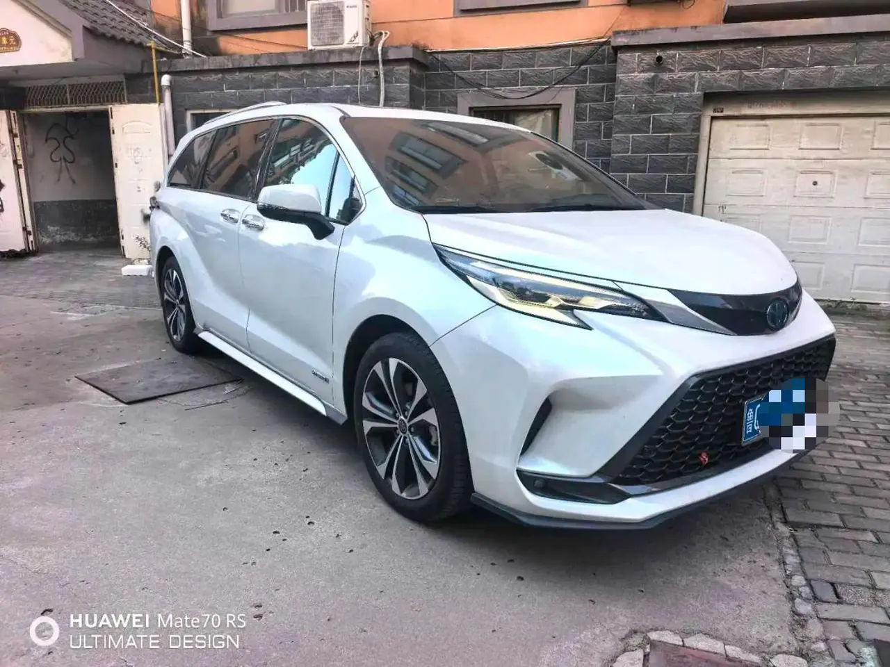 Toyota 2023 Grevia HYBRID 2.5 Stepless Premium PLUS Edition Automatic Gear 2