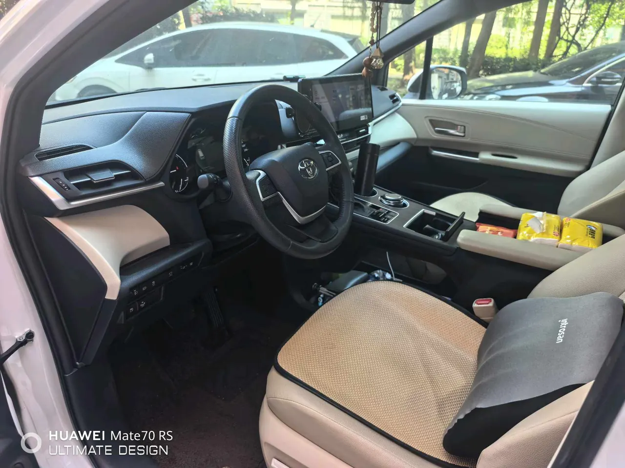 Toyota 2023 Grevia HYBRID 2.5 Stepless Premium PLUS Edition Automatic Gear 3