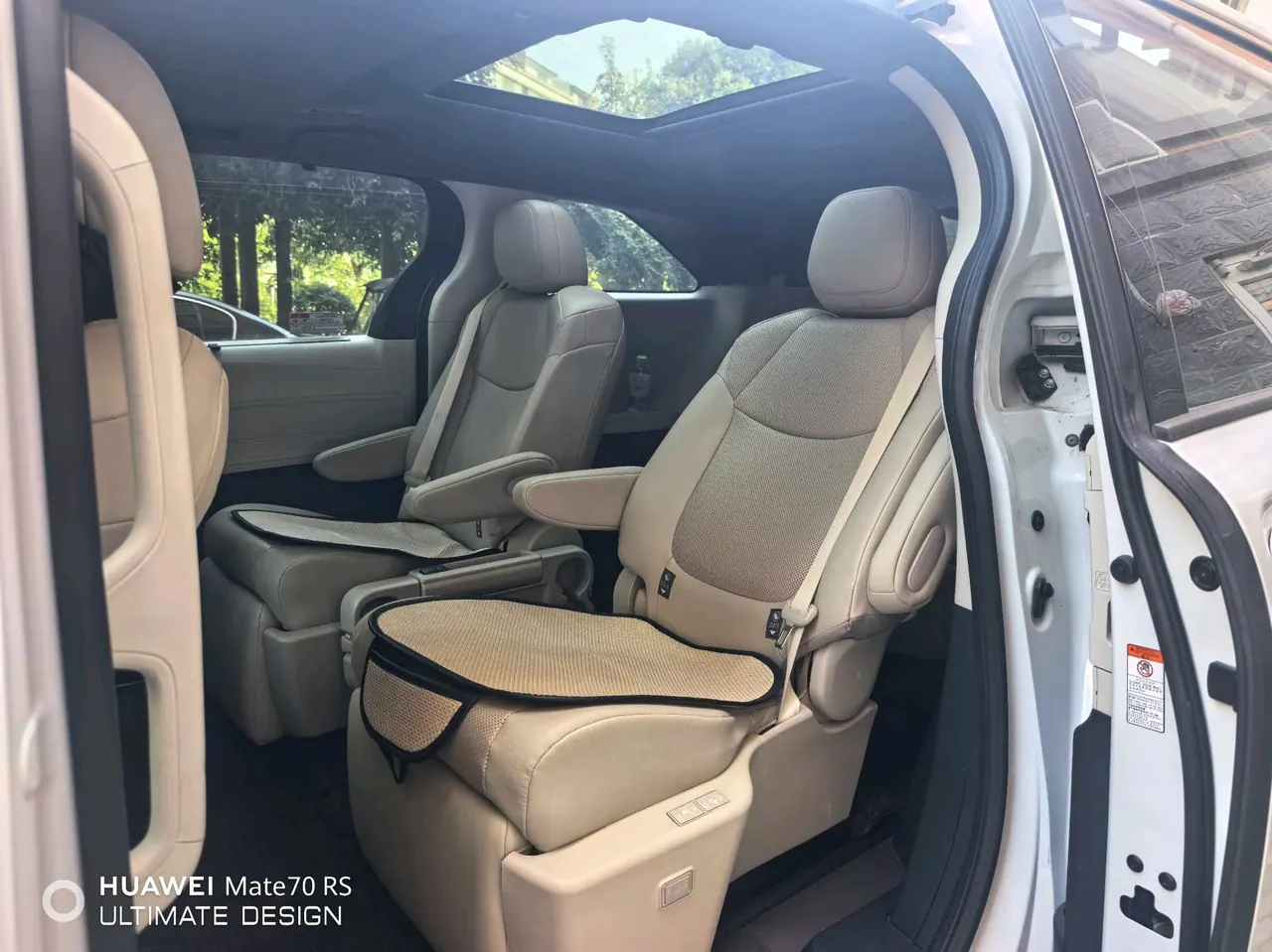 Toyota 2023 Grevia HYBRID 2.5 Stepless Premium PLUS Edition Automatic Gear 4