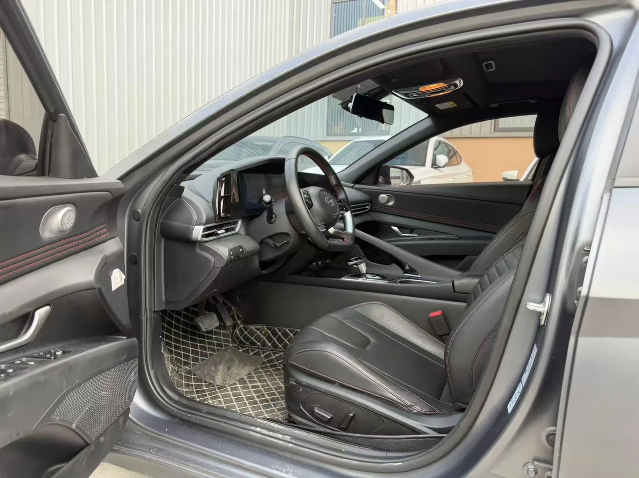 Hyundai 2022 Elantra -3-compartment 1.5 stepless LUX premium automatic gear 4