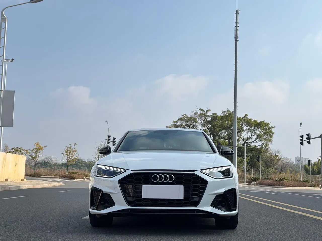 Audi 2023 A4L 2.0TFSI 40TFSI Deluxe Dynamic Automatic 2