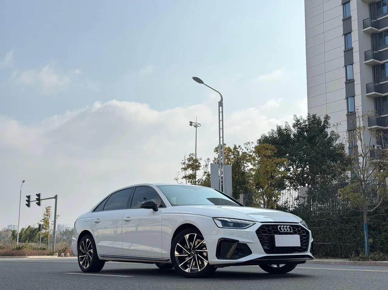 Audi 2023 A4L 2.0TFSI 40TFSI Deluxe Dynamic Automatic 3