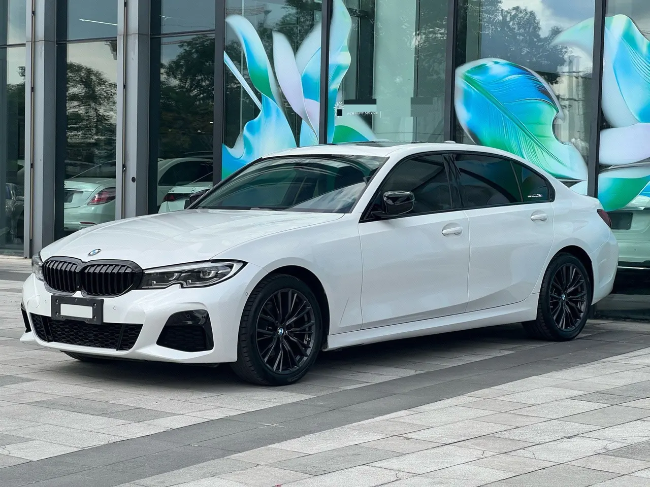 Открыть галерею: BMW 3 Series 2022 325Li 2.0T M Sports Obsidian Night Kit (Changed) Automatic Gear