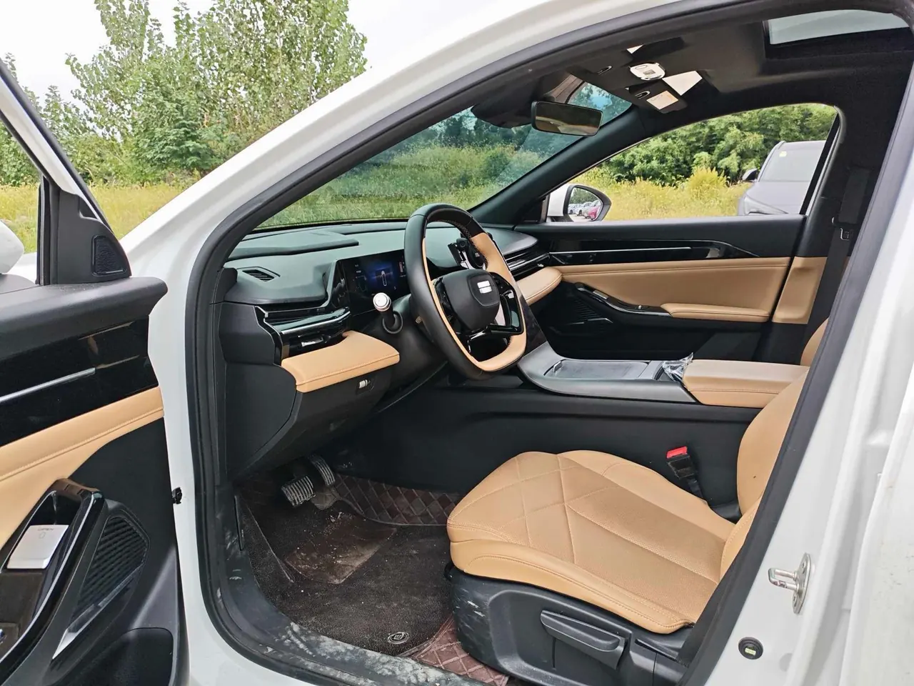 Geely Galaxy 2023 L6 1.5T 60km PLUS automatic gear 6