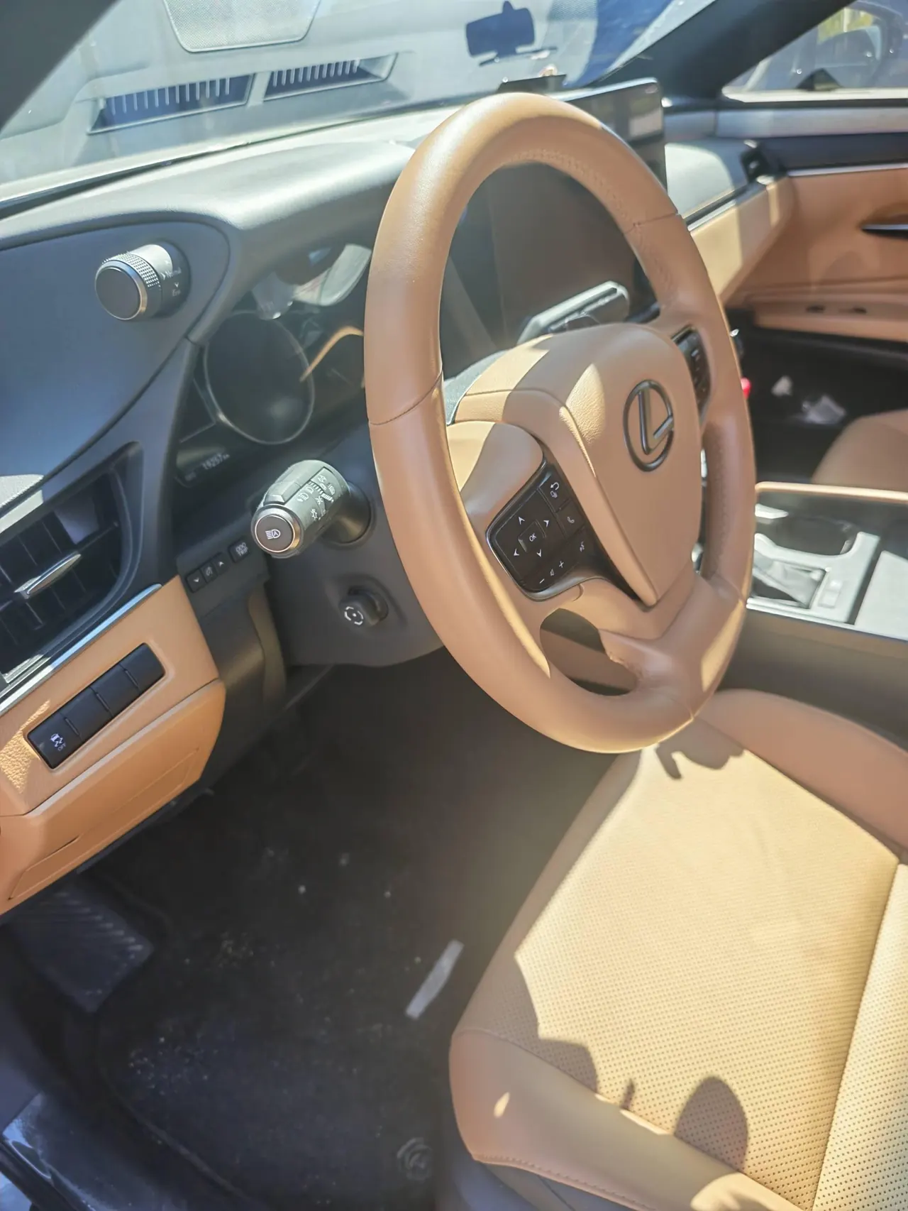 Lexus ES (Imported) 2022 ES300h 2.5 Stepless Premium Edition Automatic Gear 4