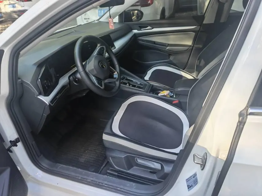 Volkswagen 2025 Golf 8 PRO 1.5TSI 300TSI Automatic 4