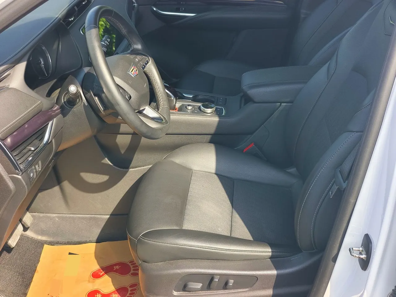 Cadillac 2022 XT4 48V 2.0T 28T Two-Drive Fashion Automatic Gear 2