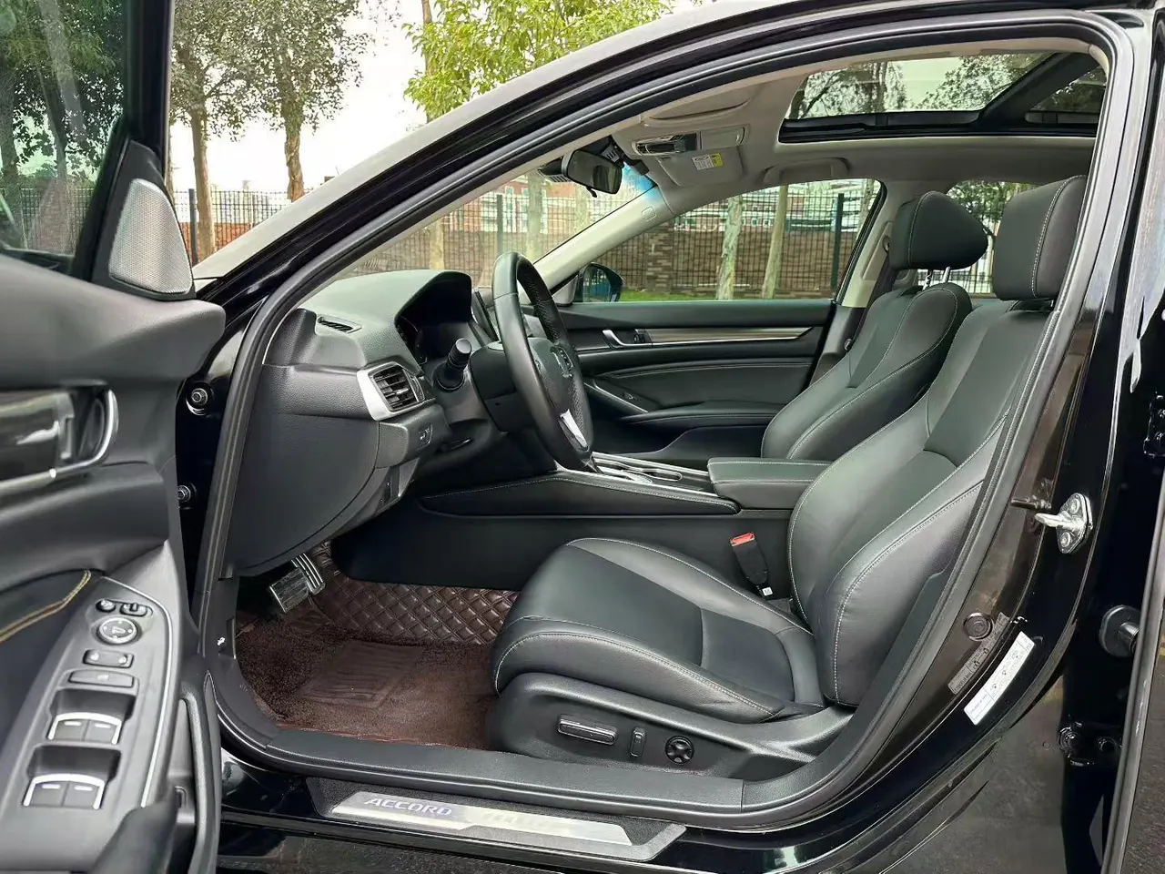 Honda 2022 10th Generation Accord 1.5T Stepless 260TURBO Magic Night Premium Edition Automatic Gear 4