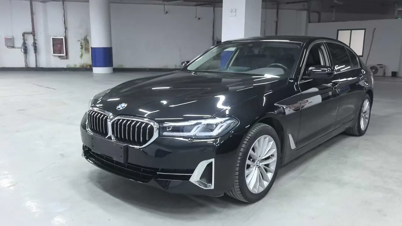 Открыть галерею: BMW 5 Series 2022 525Li 2.0T Luxury Suit (Modified) Automatic Gear